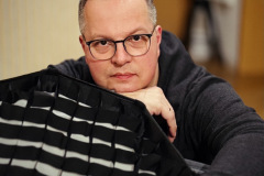 {"version":"1.3","data":"eyJpc0ZyYW1lZCI6dHJ1ZSwiY29uZmlndXJhdGlvbiI6eyJsb29rcyI6eyJmb2N1c1BvaW50Ijp7InRyYWNrZWRMYW5kbWFyayI6eyJsYW5kbWFyayI6eyJpZCI6IkQ1MDY4N0YxLUFGQUItNEJCQi1BQTlELUEwOUI3RDg5MzM2OSIsImxhbmRtYXJrVHlwZSI6eyJmYWNlIjp7ImxhbmRtYXJrcyI6eyJsZWZ0UHVwaWxQb2ludCI6WzAuNDE1MzY4NTA1Njk1MzY5MSwwLjU0MjgwMDI0MTExMzU4MjJdLCJyaWdodFB1cGlsUG9pbnQiOlswLjUxMzI2NjI3MDA0ODkxNjMsMC41NTMzODEyOTY0NzEzNDM0XX19fSwiY29uZmlkZW5jZSI6MC44ODE5NDc5LCJib3VuZGluZ0JveCI6W1swLjMwNjQ3MDY2Mjc0ODI2NTUsMC4zODExODQwNTgwODEwNjk4XSxbMC4zMjc1NjYxNjA0MDQwODQyNiwwLjI0NTY3NDYyMDQ2NDUzMTFdXX19fSwiYXNwZWN0UmF0aW8iOnsib3JpZW50YXRpb24iOnsicmVndWxhciI6e319LCJyYXRpbyI6eyJfMV8xIjp7fX19LCJsZW5zIjp7Im5vY3RpbHV4NTBmMTIiOnt9fSwibHV0QmxlbmRGYWN0b3IiOjEsInVzZXNOYXRpdmVEaWdpdGFsWm9vbSI6dHJ1ZSwic2ltdWxhdGVkQXBlcnR1cmUiOjEuMiwidHJhY2tlZExhbmRtYXJrcyI6W3sibGFuZG1hcmtUeXBlIjp7ImZhY2UiOnsibGFuZG1hcmtzIjp7InJpZ2h0UHVwaWxQb2ludCI6WzAuNTEzMjY2MjcwMDQ4OTE2MywwLjU1MzM4MTI5NjQ3MTM0MzRdLCJsZWZ0UHVwaWxQb2ludCI6WzAuNDE1MzY4NTA1Njk1MzY5MSwwLjU0MjgwMDI0MTExMzU4MjJdfX19LCJjb25maWRlbmNlIjowLjg4MTk0NzksImlkIjoiRDUwNjg3RjEtQUZBQi00QkJCLUFBOUQtQTA5QjdEODkzMzY5IiwiYm91bmRpbmdCb3giOltbMC4zMDY0NzA2NjI3NDgyNjU1LDAuMzgxMTg0MDU4MDgxMDY5OF0sWzAuMzI3NTY2MTYwNDA0MDg0MjYsMC4yNDU2NzQ2MjA0NjQ1MzExXV19XSwib3BhY2l0eVRvbmUiOjEsImx1dCI6eyJjbGFzc2ljIjp7fX0sImdyYWluIjp7InNlZWQiOjQ5LCJ1c2VyQmxlbmRGYWN0b3IiOjB9LCJjcm9wQ2VudGVyIjpbMC41LDAuNV19LCJhcHBseUxQQ1dhcnBpbmciOmZhbHNlfSwiY2FwdHVyZUNvbmZpZ3VyYXRpb24iOnsiZnJvbnRDYW1lcmFNaXJyb3JpbmdFbmFibGVkIjpmYWxzZSwibGVuc1Bvc2l0aW9uIjp7ImJhY2siOnt9fX19","identifier":"leica.lux.filters.processed"}